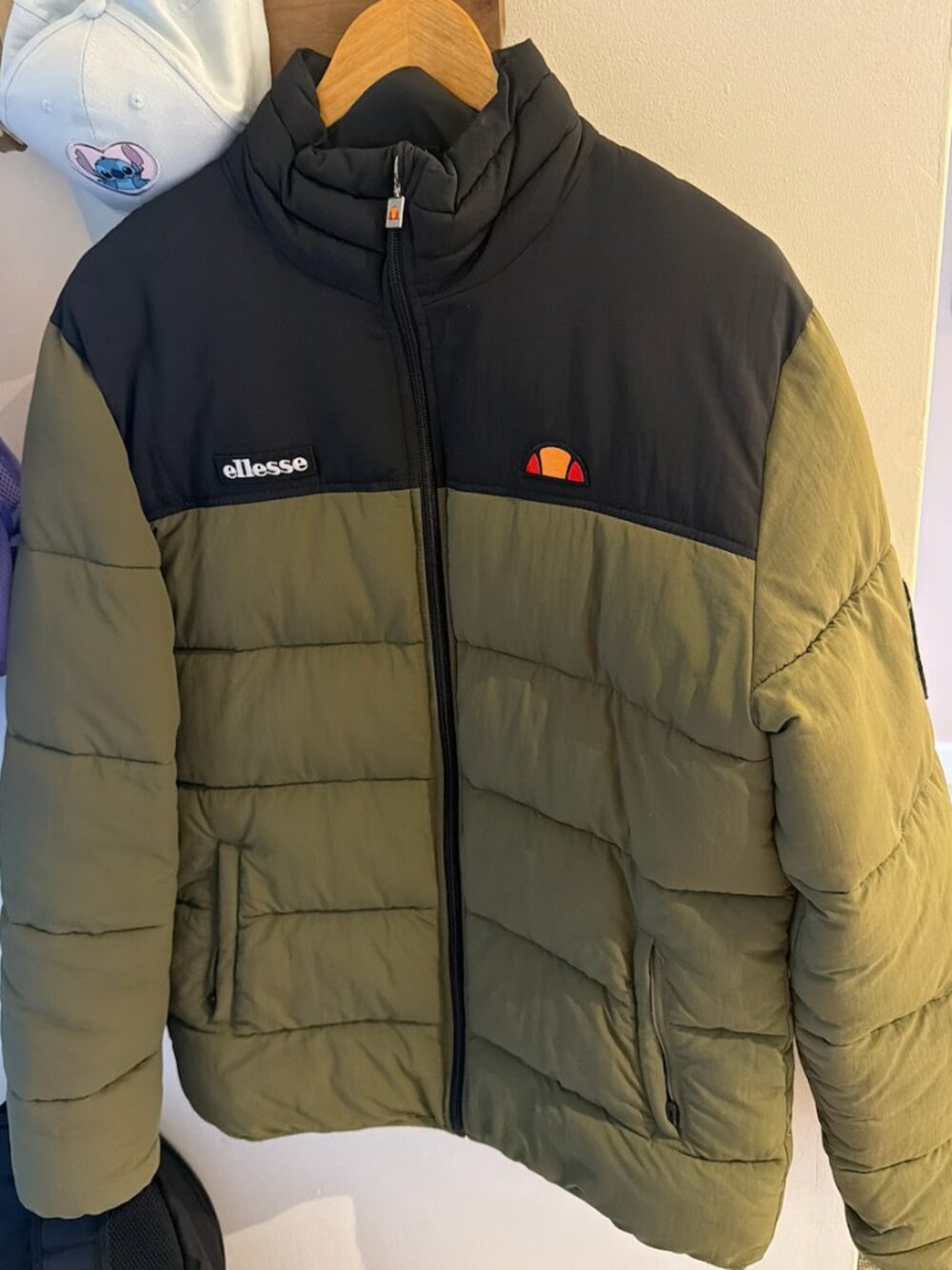 Ellesse Puffer Jacket- Mens size M
